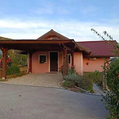 Hiska Na Gorci Apartamento Podčetrtek